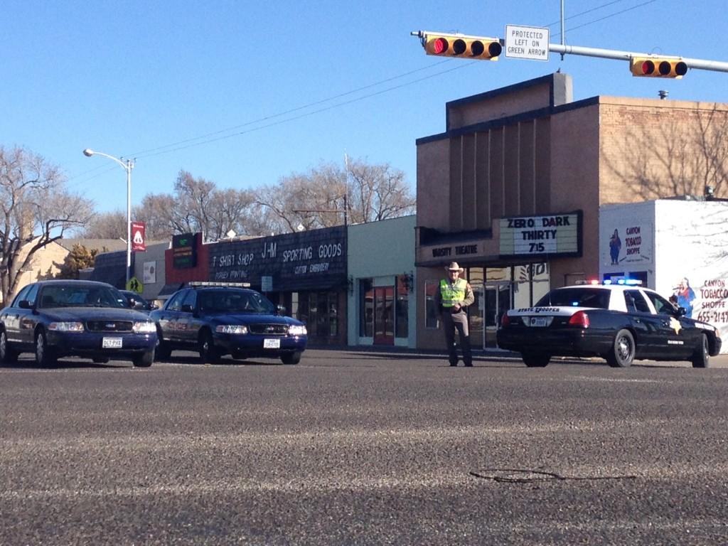 Police block off entrances to campus on 4th stree during the evacuation. Photo by Kati Watson.